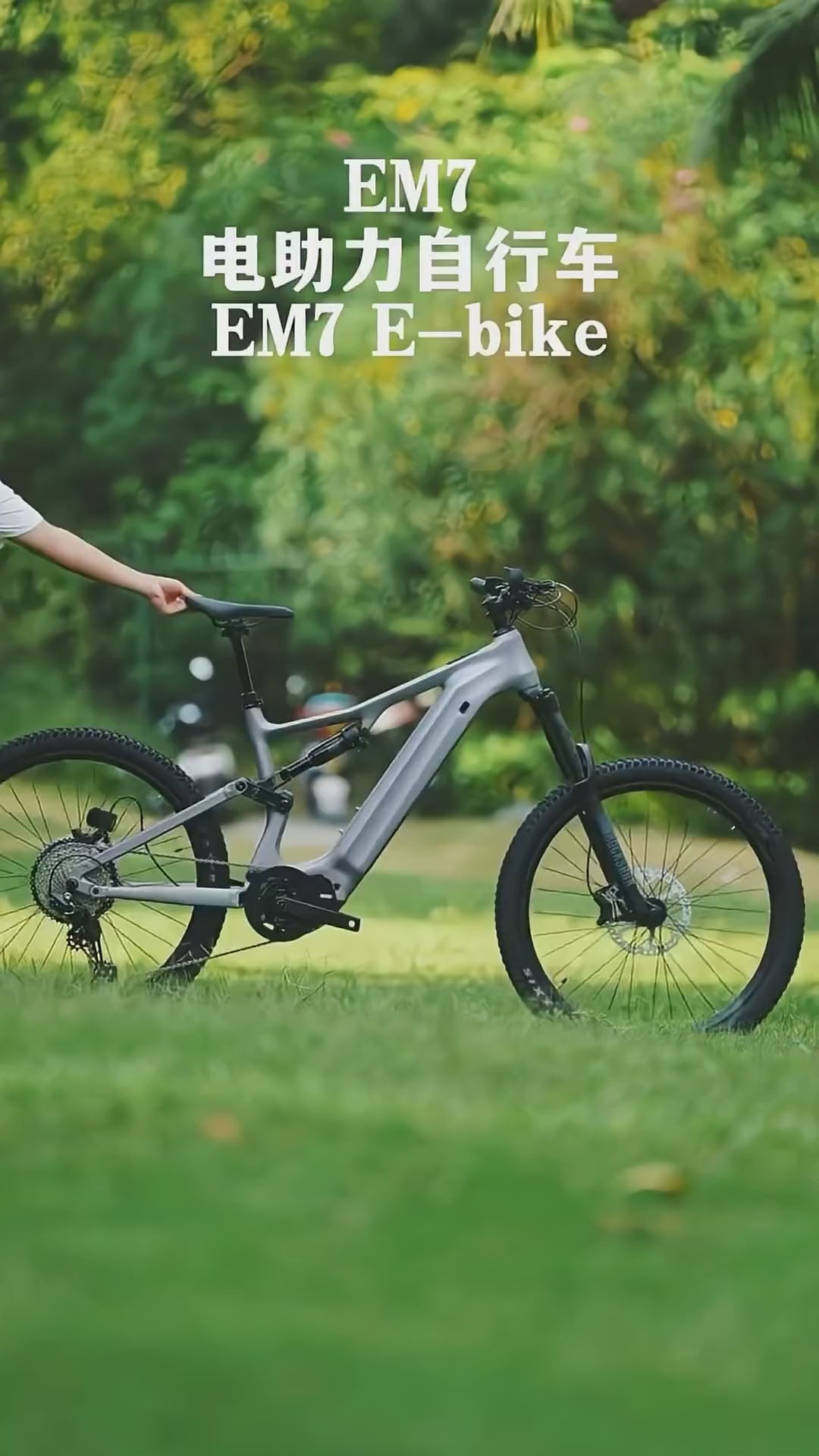 EM7 factory footage: motor, battery, display and brakes
