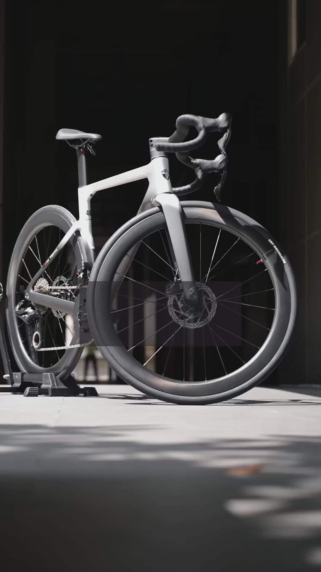 T8 Elite studio footage (shown with optional carbon wheelset)
